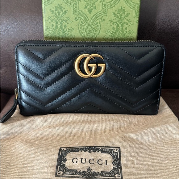 Beautiful Authentic Gucci Black Leather Wallet - Picture 2 of 9